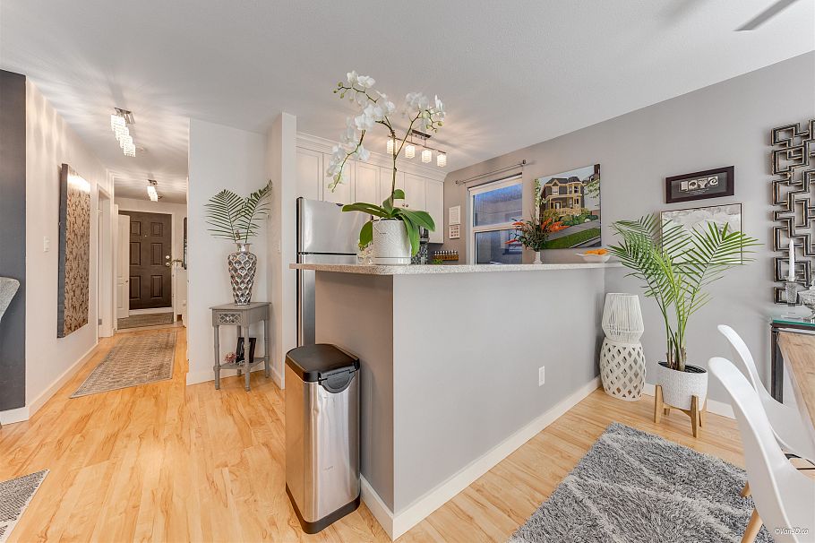 201 985 10th Avenue Vancouver, BC - 5