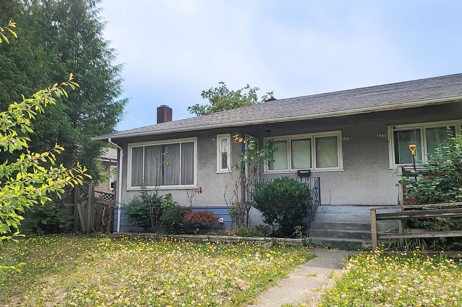 2576 S Grandview Highway Vancouver, BC - 2