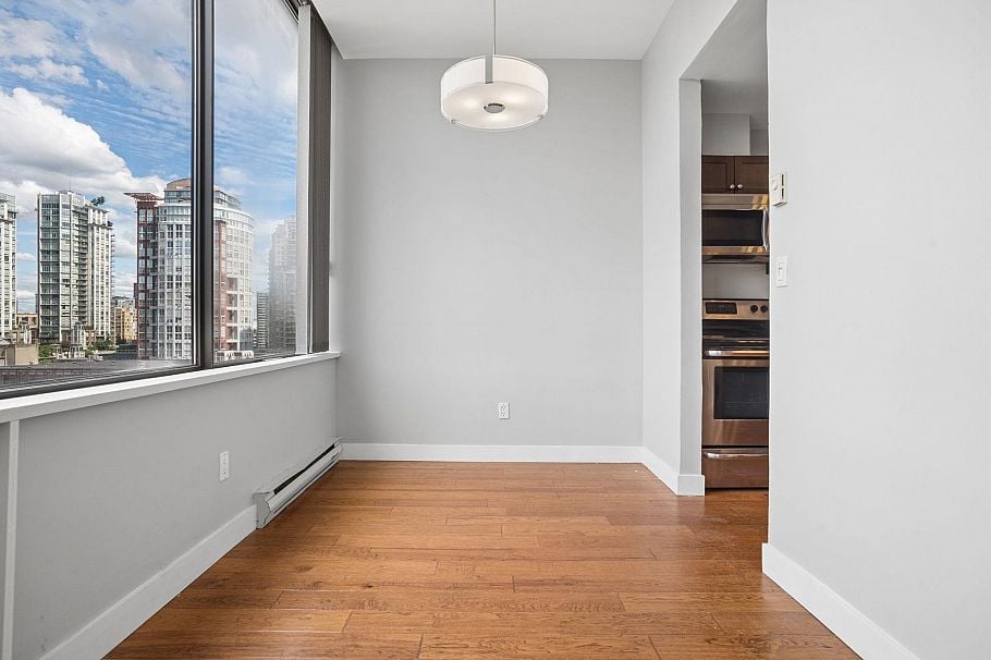 701 1010 Howe Street Vancouver, BC - 6