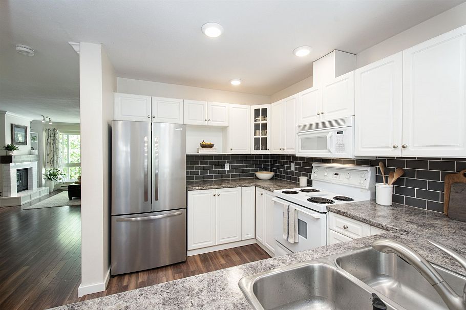 1 270 E Keith Road North Vancouver, BC - 9