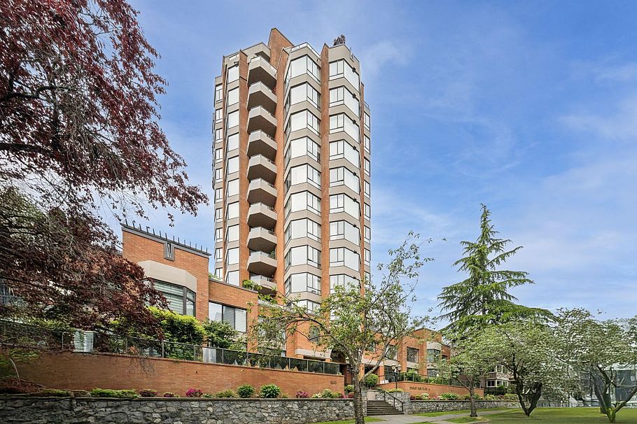204 1860 Robson Street Vancouver, BC - 1