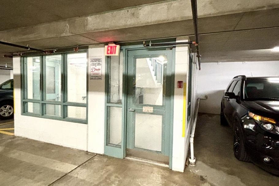 383 1233 Pacific Boulevard Vancouver, BC - 4