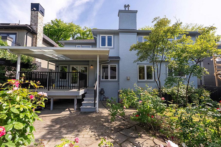 3985 W 14th Avenue Vancouver, BC - 39