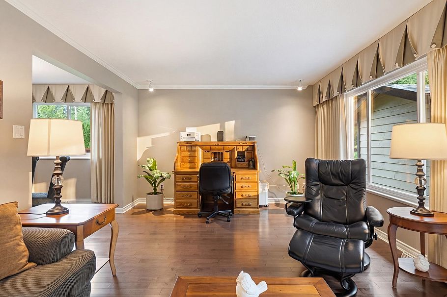 942 Montroyal Boulevard North Vancouver, BC - 5