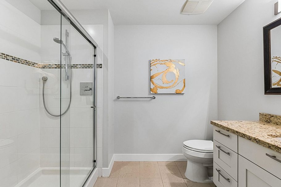 207 116 W 23rd Street North Vancouver, BC - 16