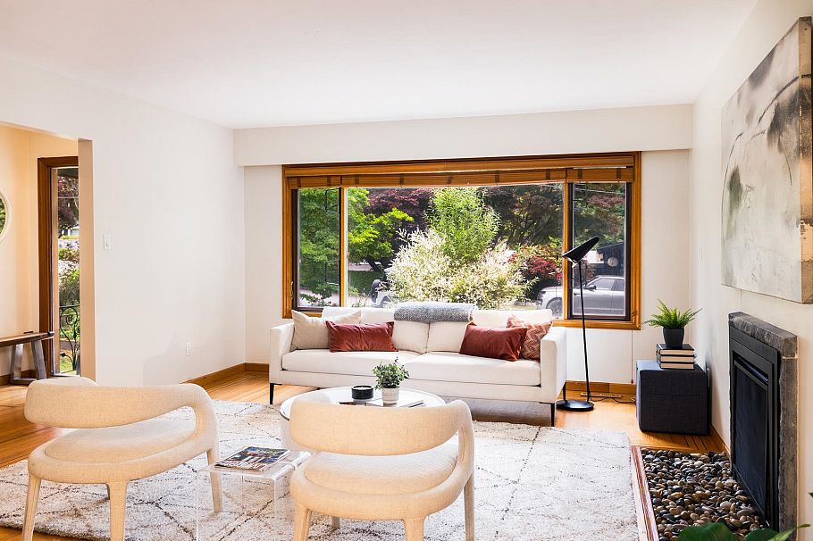 1561 Merlynn Crescent North Vancouver, BC - 10