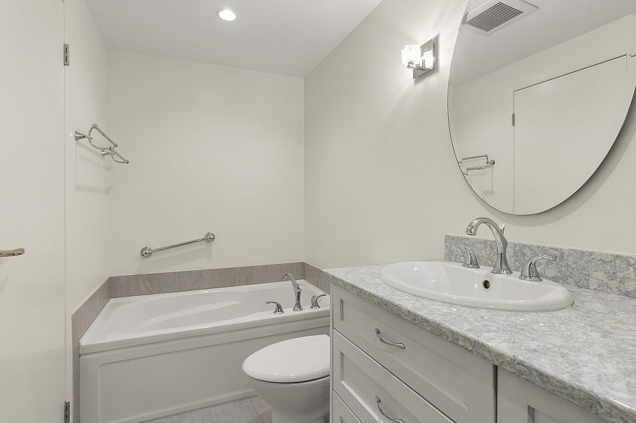 202 1551 Mariner Walk Vancouver, BC - 25