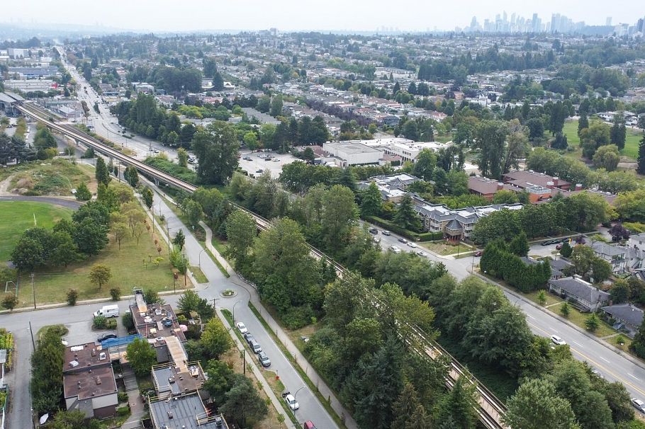 2578 S Grandview Highway Vancouver, BC - 14