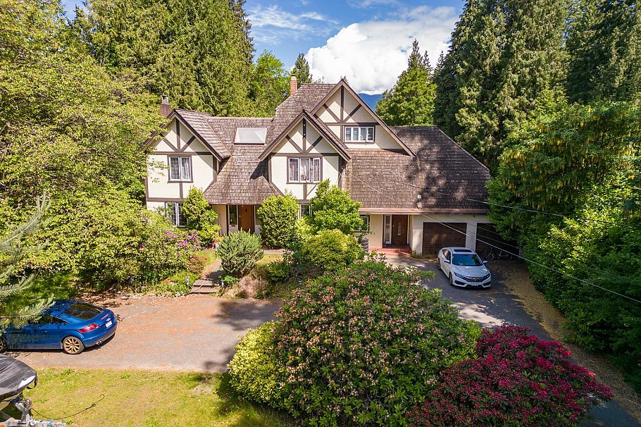 4755 W 4th Avenue Vancouver, BC - 1