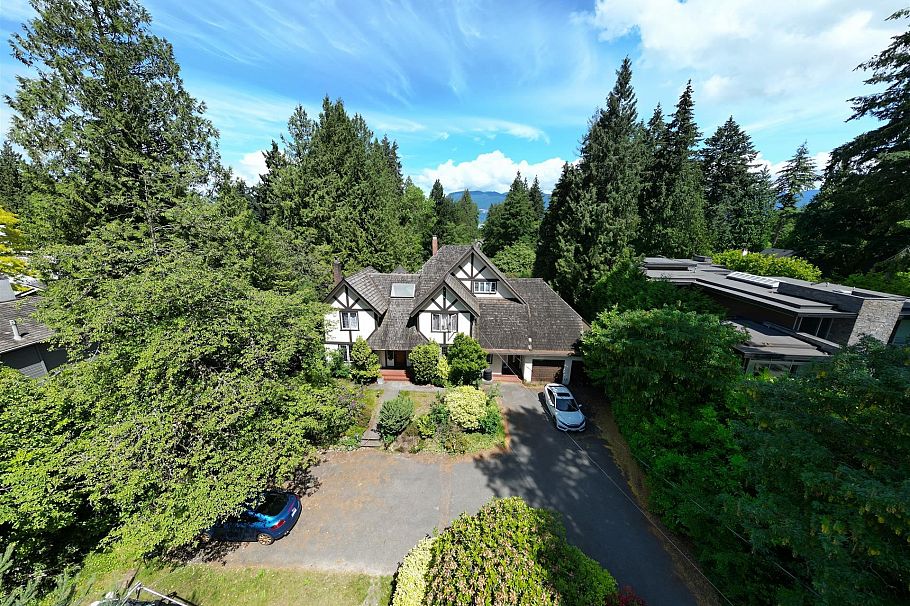 4755 W 4th Avenue Vancouver, BC - 5