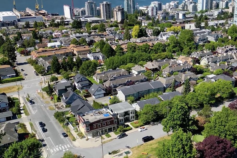 1 270 E Keith Road North Vancouver, BC - 38