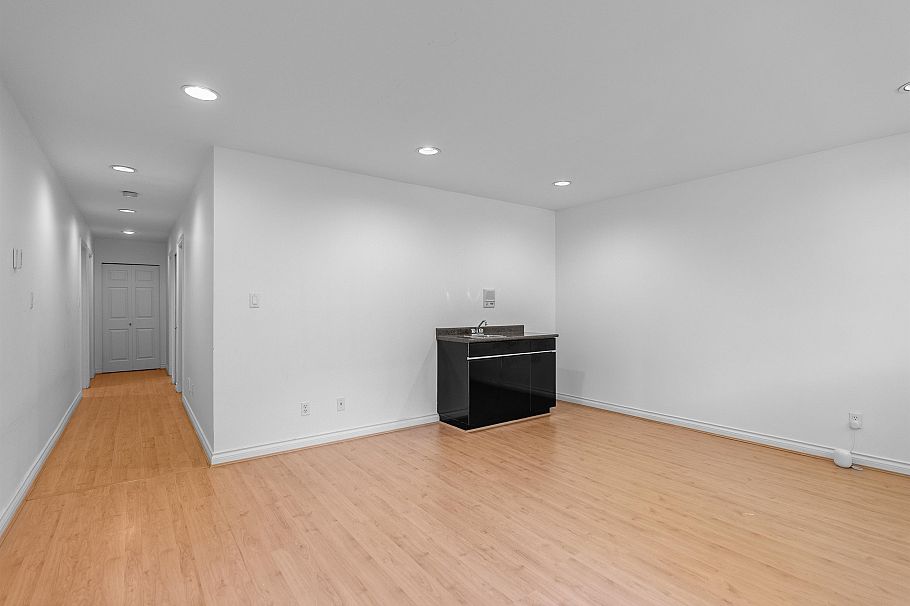 3985 W 14th Avenue Vancouver, BC - 25