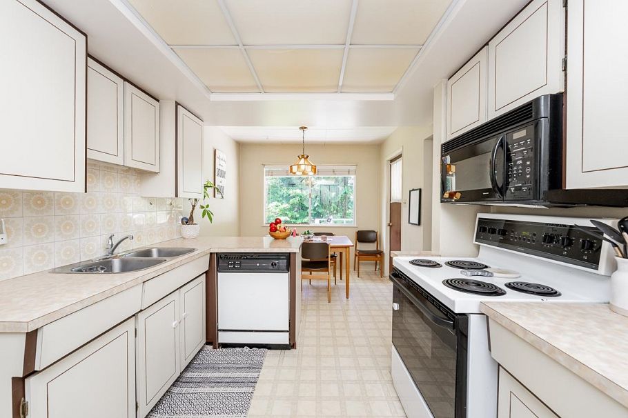 1453 Coleman Street North Vancouver, BC - 9