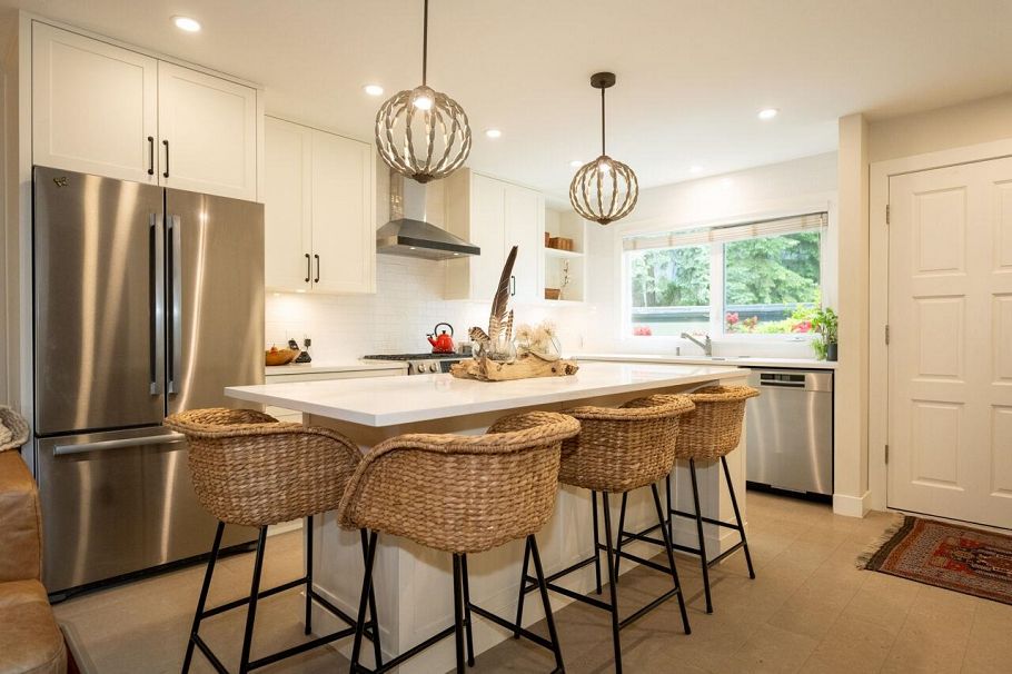 4689 Hoskins Road North Vancouver, BC - 2
