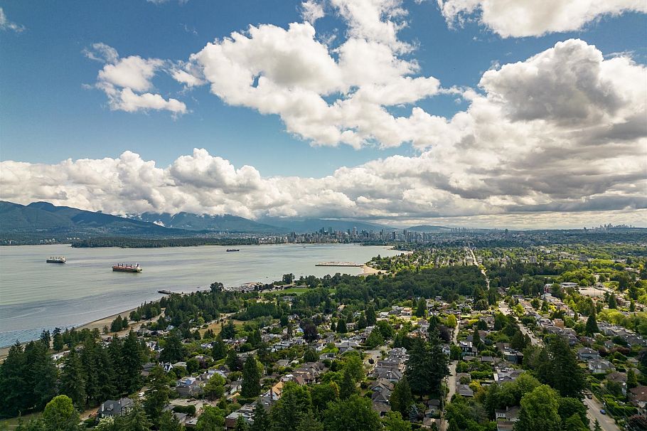 4755 W 4th Avenue Vancouver, BC - 7