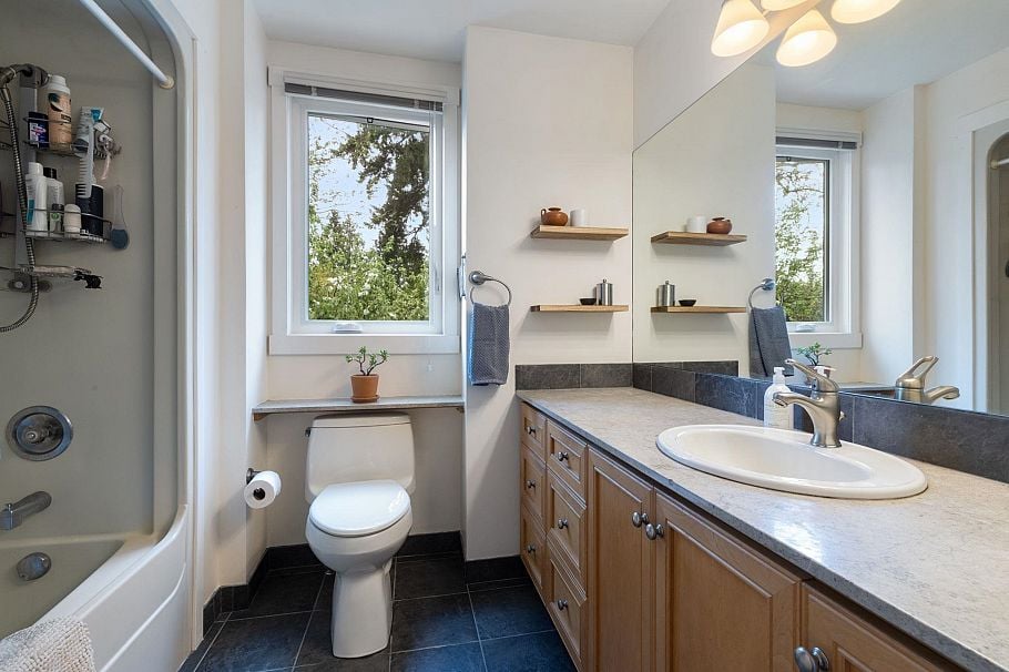 3552 W 49th Avenue Vancouver, BC - 30