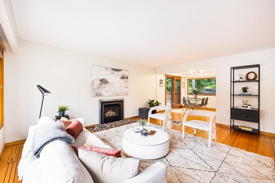 1561 Merlynn Crescent North Vancouver, BC - 11