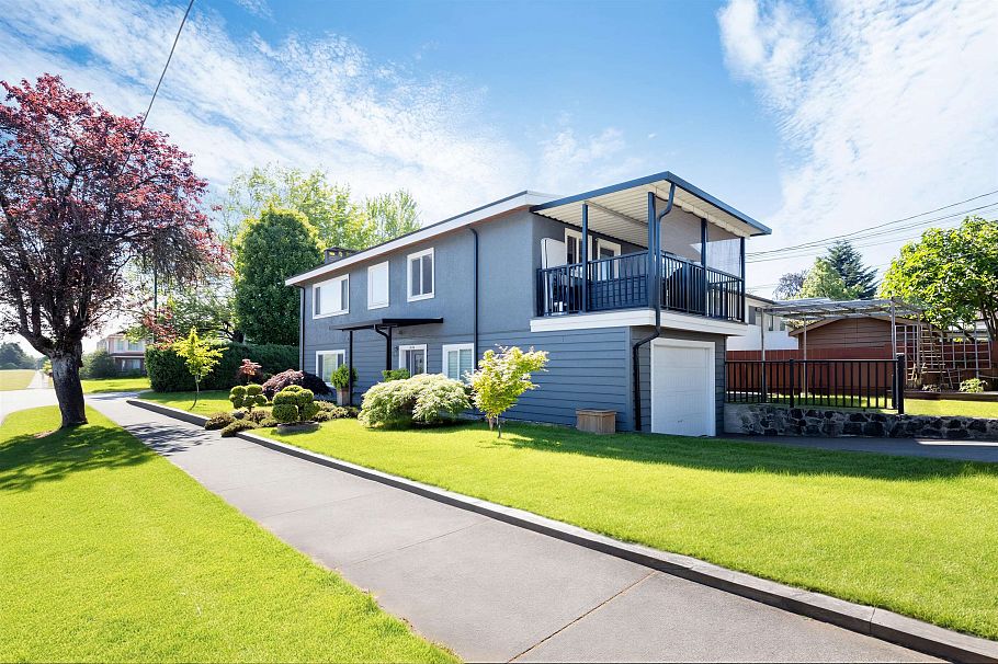 3696 E 26th Avenue Vancouver, BC - 2