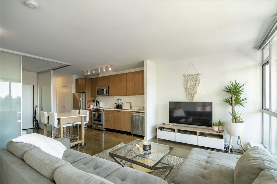 720 221 Union Street Vancouver, BC - 3