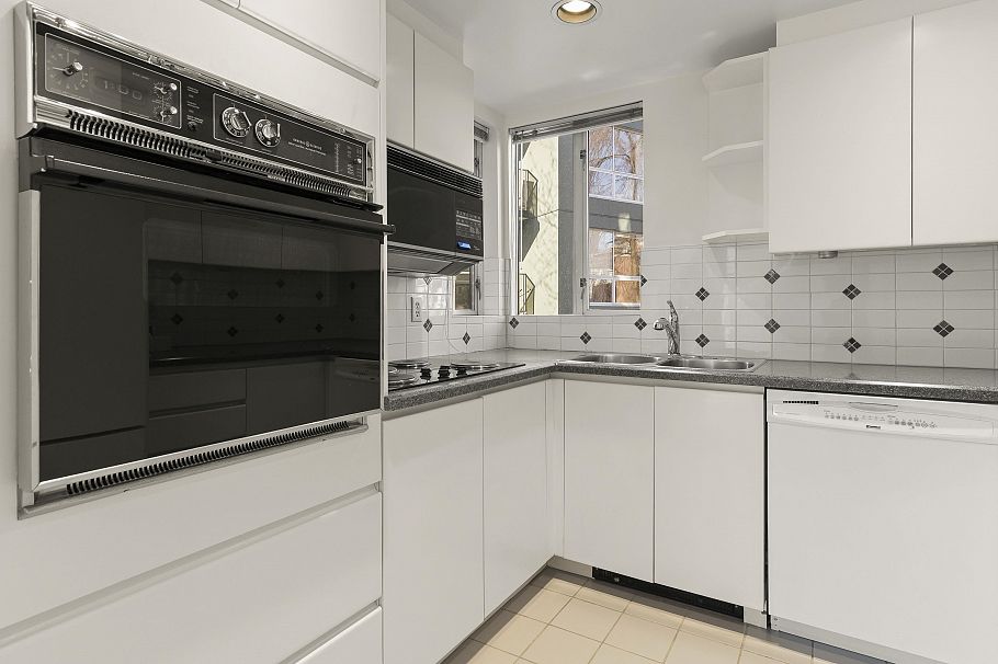 202 1551 Mariner Walk Vancouver, BC - 16