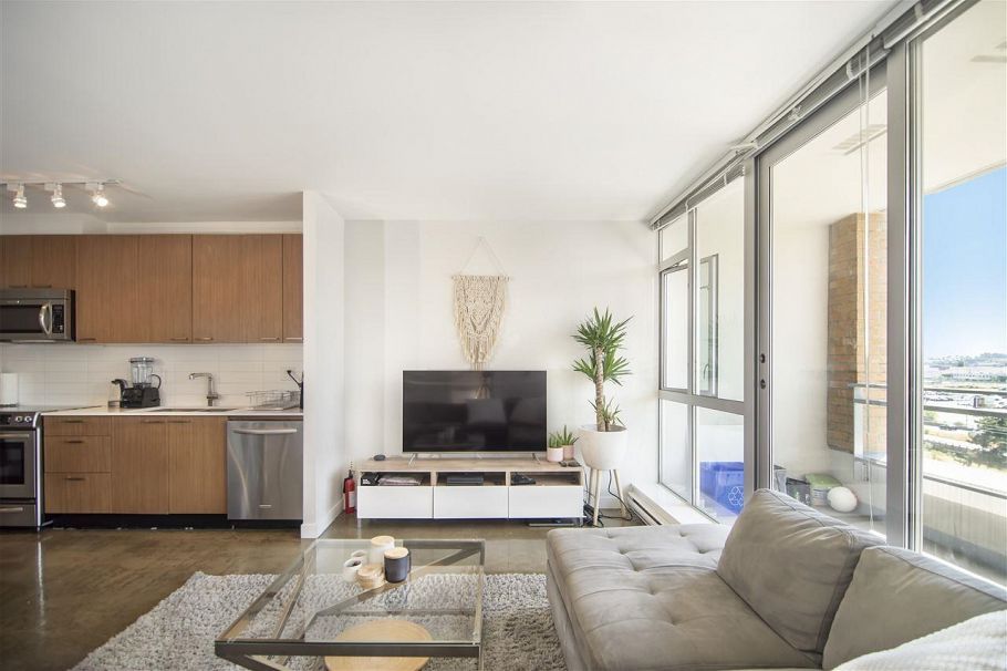 720 221 Union Street Vancouver, BC - 2
