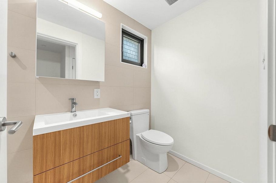 2180 E 13th Avenue Vancouver, BC - 17