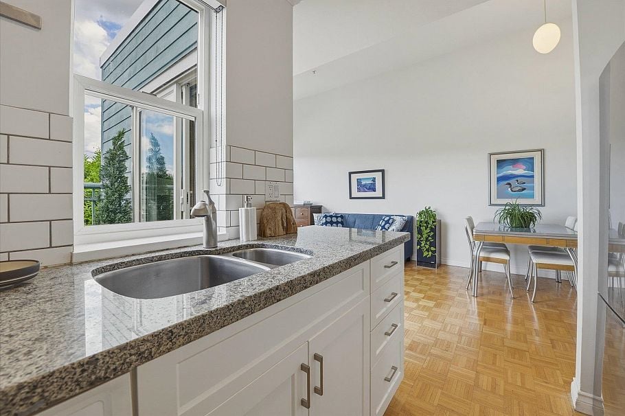 402 1617 Grant Street Vancouver, BC - 17