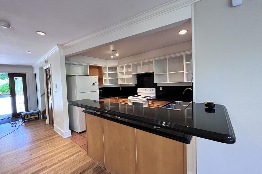 4755 W 4th Avenue Vancouver, BC - 8