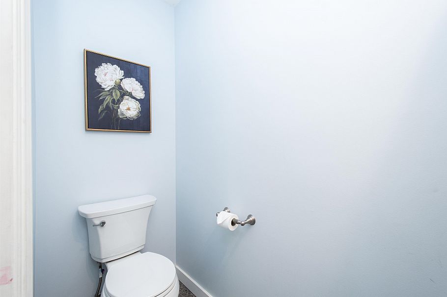 1 270 E Keith Road North Vancouver, BC - 33