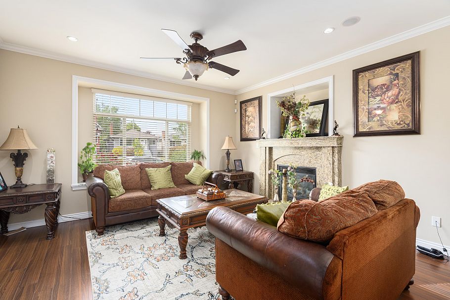 36 E 54 Avenue Vancouver, BC - 4