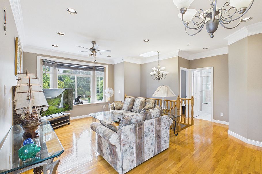 3281 Renfrew Street Vancouver, BC - 3