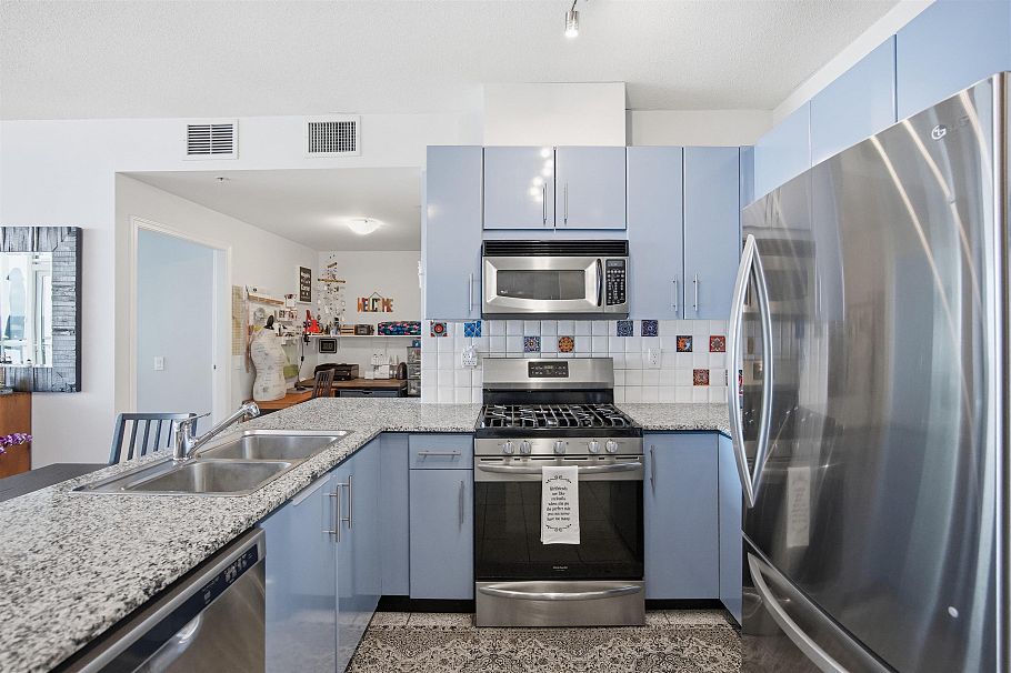 1904 188 E Esplanade Street North Vancouver, BC - 3