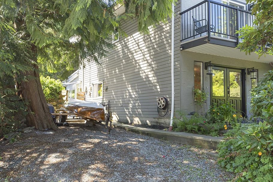 547 Fairway Drive North Vancouver, BC - 35