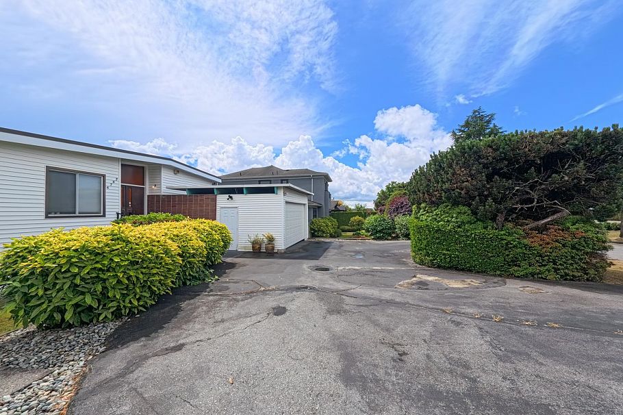 6762 Neal Street Vancouver, BC - 3