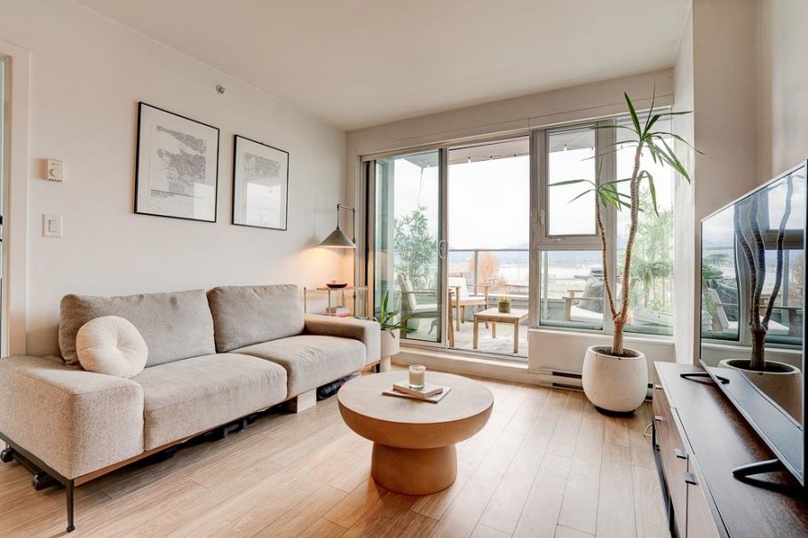 201 983 E Hastings Street Vancouver, BC - 3
