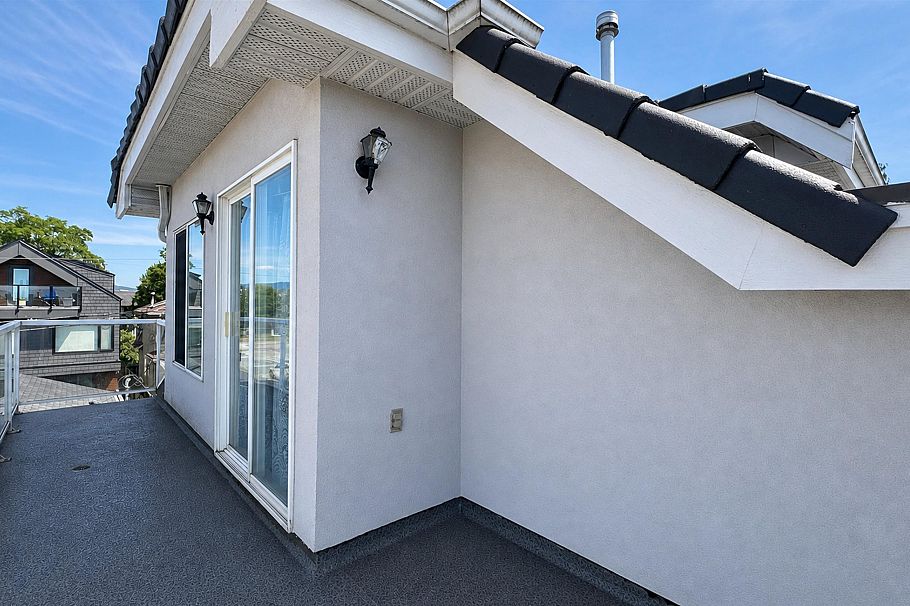 2776 E Georgia Street Vancouver, BC - 34
