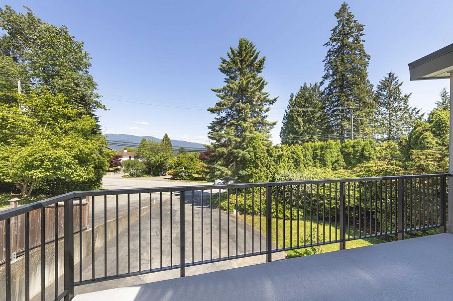 547 Fairway Drive North Vancouver, BC - 11