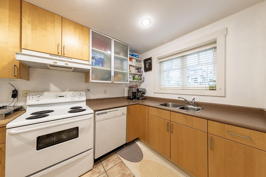 3389 W 21st Avenue Vancouver, BC - 4