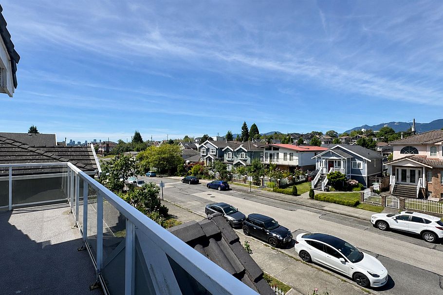 2776 E Georgia Street Vancouver, BC - 33