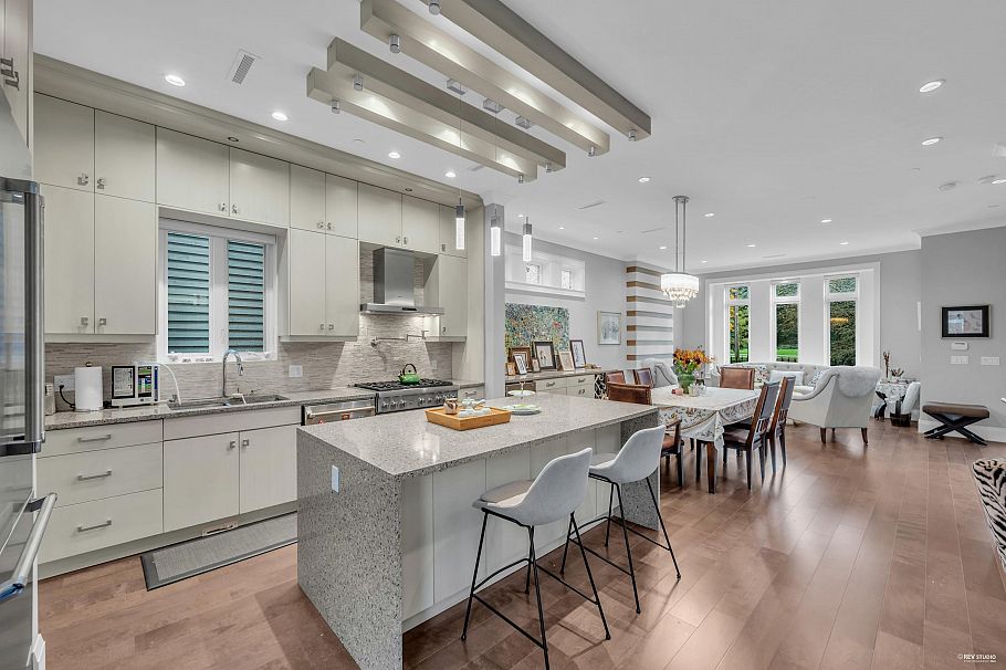 4217 W 16th Avenue Vancouver, BC - 9