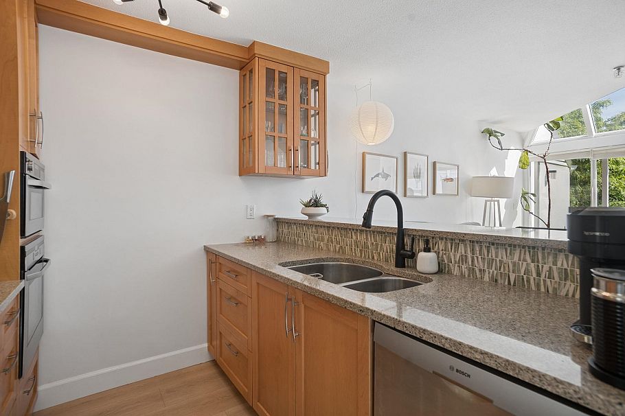 408 2020 W 8th Avenue Vancouver, BC - 9