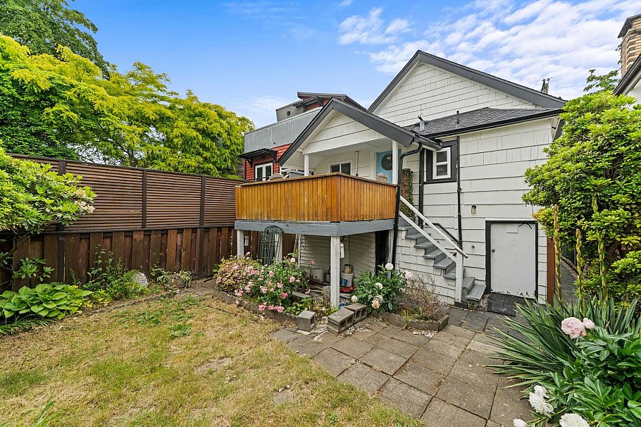 266 E 32nd Avenue Vancouver, BC - 3