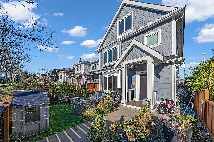 1907 E 40th Avenue Vancouver, BC - 1