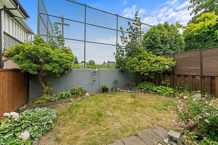 266 E 32nd Avenue Vancouver, BC - 4