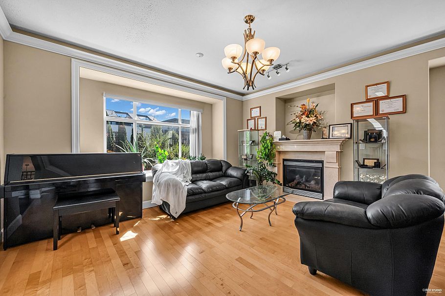 648 E 3rd Street North Vancouver, BC - 3