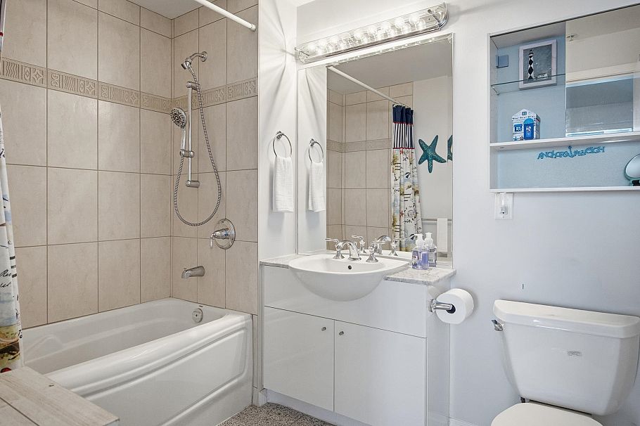 1904 188 E Esplanade Street North Vancouver, BC - 18