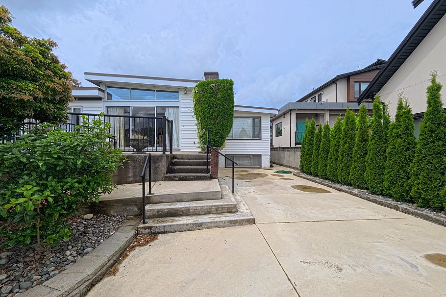6762 Neal Street Vancouver, BC - 37