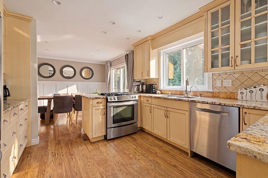 697 E Braemar Road North Vancouver, BC - 4