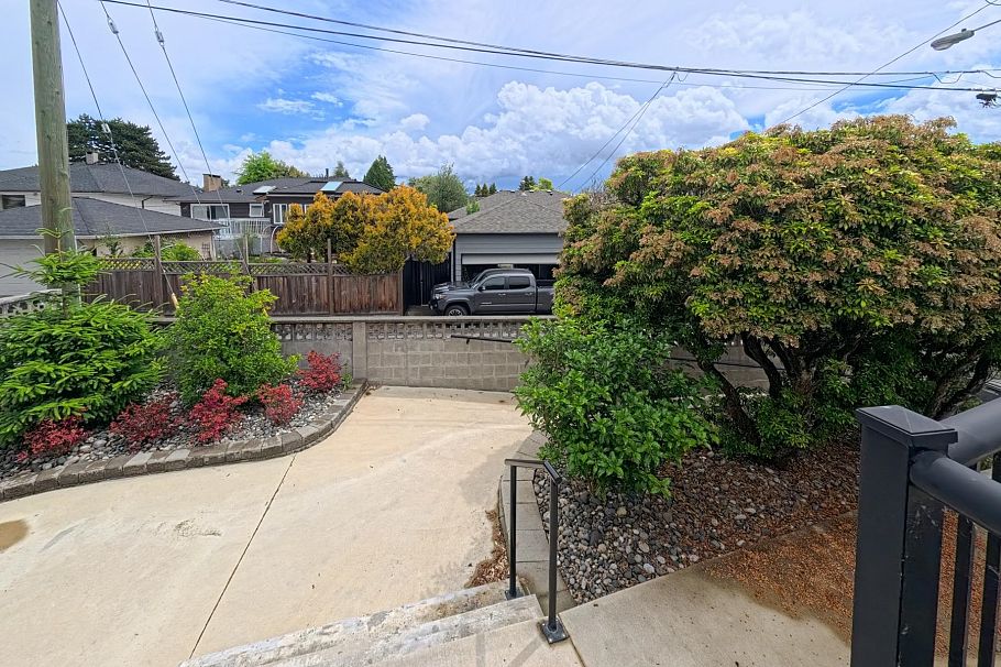 6762 Neal Street Vancouver, BC - 38