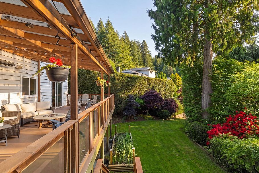 697 E Braemar Road North Vancouver, BC - 27